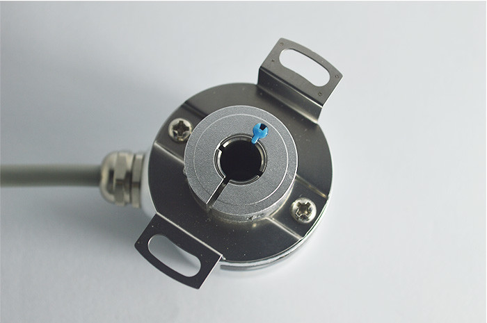 IP65  Hollow Shaft Incremental Encoders K38 Diameter 38mm Totem Pole Output Cable Length 1000mm